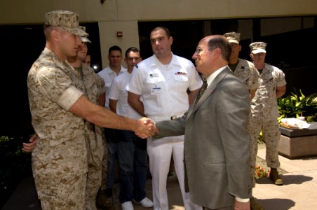 US Navy 060510-N-2568S-064 SECNAV meets with wounded Sailors and Marines at Balboa Naval Medical Center in San Diego
