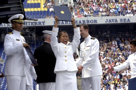 US Navy 060526-N-3642E-004 2006 U.S. Naval Academy Graduation and Commissioning Ceremony