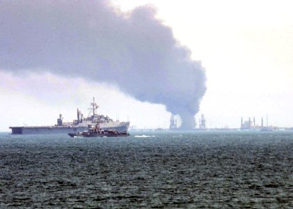 US Navy 060526-N-8959T-056 Iraqi Oil Terminal Fire in the Persian Gulf