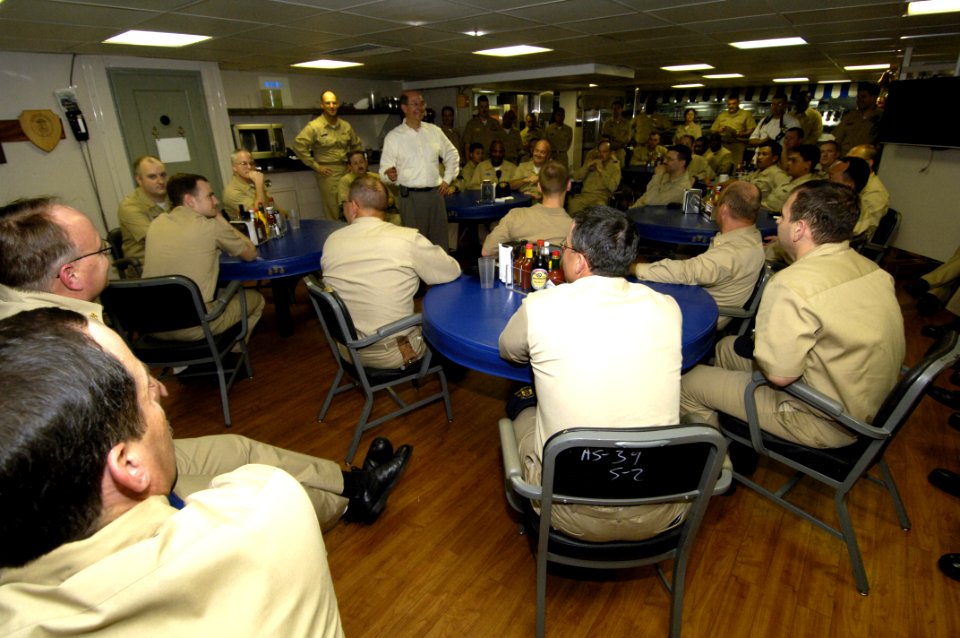 US Navy 060419-N-2568S-168 Secretary of the Navy (SECNAV) the Honorable, Dr. Donald C. Winter meets with the chief petty officers' (CPO) mess