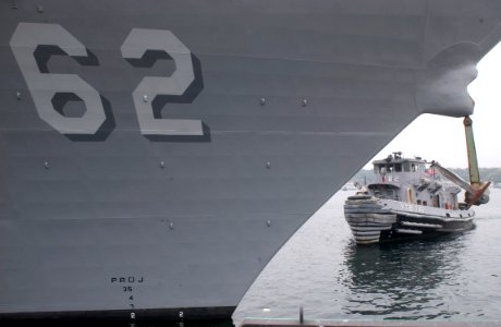 US Navy 060419-N-9851B-005 Large harbor tug USS Manistee (YBT 782) approaches the guided-missile destroyer USS Fitzgerald (DDG 62) to tie tug lines