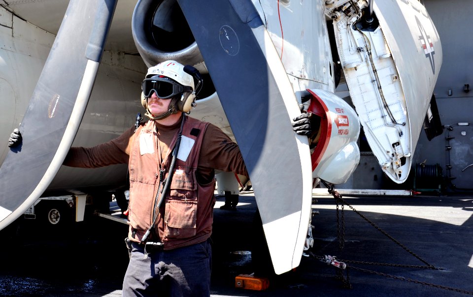 USS GEORGE H.W. BUSH (CVN 77) 140625-N-CS564-015 (14515243781)