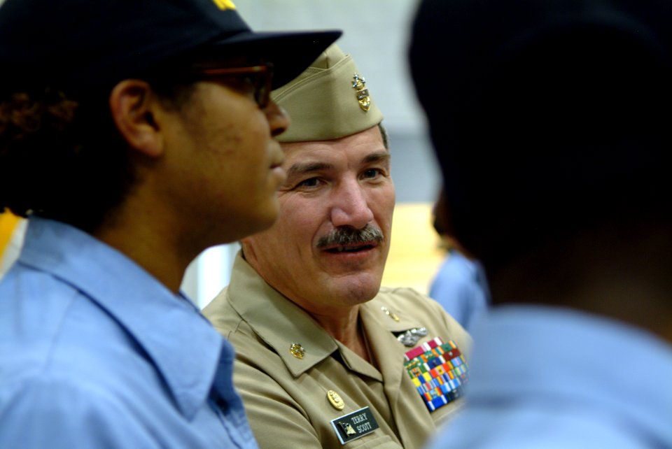 US Navy 060518-N-0962S-188 Master Chief Petty Officer of the Navy (MCPON) Terry Scott visits with some of the Navy's newest Sailors as they stand by to receive mooring lines from their shipmates aboard USS Marlinspike on board