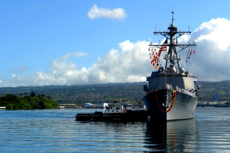 US Navy 060525-N-9643K-001 The guided-missile destroyer USS Chung-Hoon (DDG 93) returns to Pearl Harbor after a four-month maiden deployment