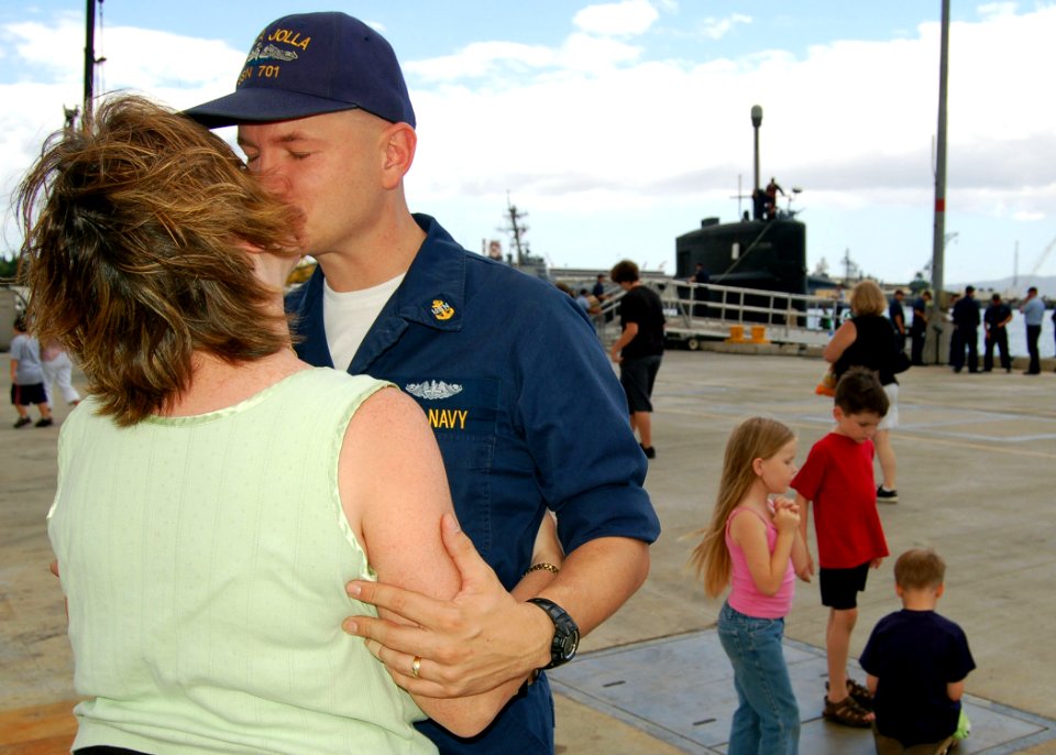 US Navy 060516-N-0879R-002 Friends and family members say aloha as the nuclear-powered attack submarine USS La Jolla (SSN 701) departed its homeport for a six-month Western Pacific deployment