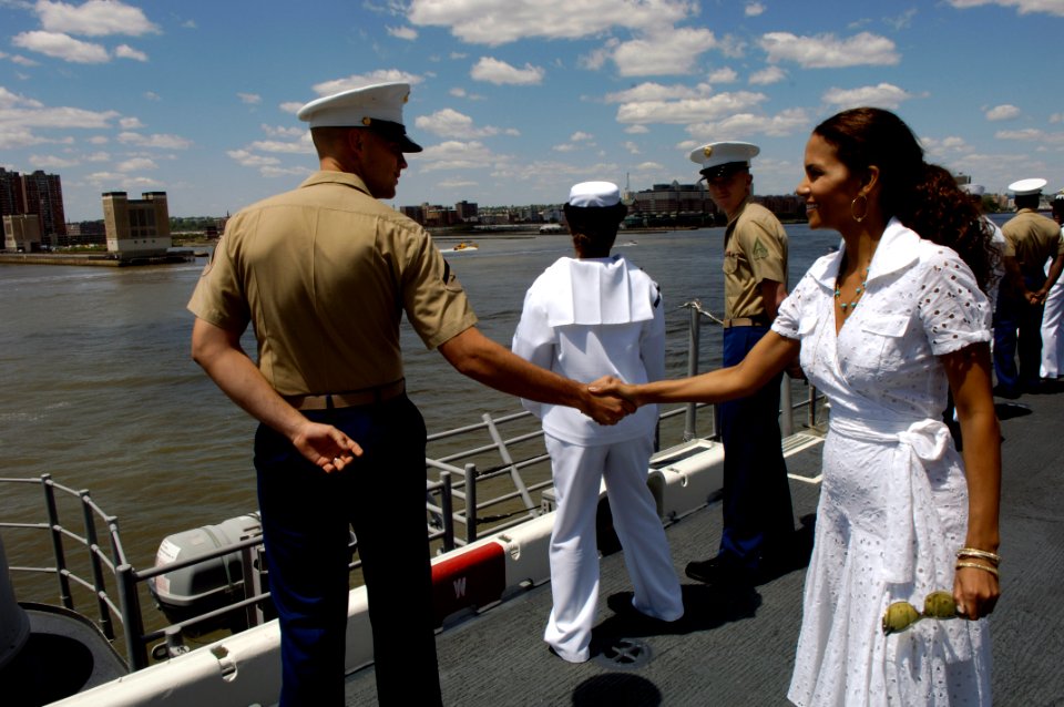 US Navy 060524-N-7676W-133 Actress Halle Berry greets Sailors and Marines aboard the amphibious assault ship USS Kearsarge (LHD 3), during the parade of ships at the start of Fleet Week New York City 2006