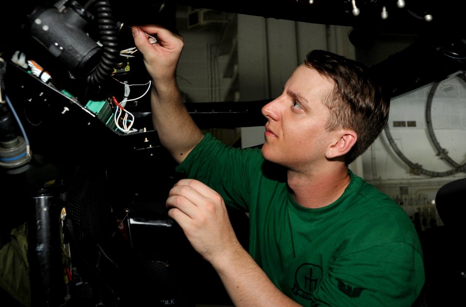 USS George H.W. Bush (CVN 77) 140702-N-MU440-026 (14398393098)