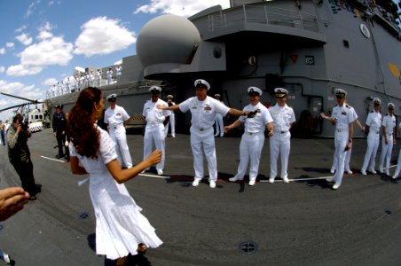 US Navy 060524-N-7676W-146 Amphibious assault ship USS Kearsarge (LHD 3) Command Master Chief Joseph V. Schnurbusch greets actress Halle Berry on the ship's flight deck
