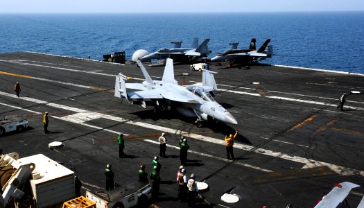 USS George H.W. Bush (CVN 77) 140623-N-CZ979-001 (14308146998)
