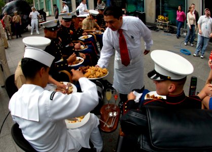 US Navy 060526-N-7676W-143 Amphibious assault ship USS Kearsarge (LHD 3) Sailors and Marines are served breakfast, while relaxing in massage chairs outside Fox News studios