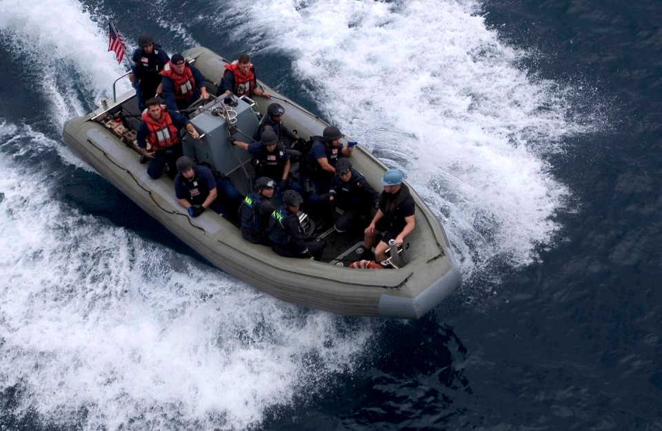 US Navy 060606-N-9851B-006 A combined U.S. and Republic of Singapore Navy (RSN) visit, board, search and seizure (VBSS) team makes its way to amphibious dock landing ship USS Tortuga (LSD 46)