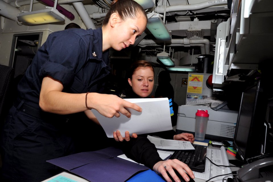 USS George H.W. Bush (CVN 77) 140702-N-CS564-011 (14398425569)