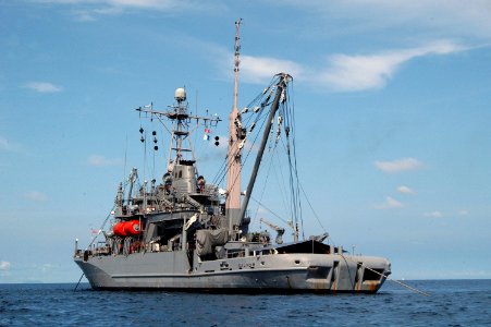 US Navy 060607-N-4205W-003 Rescue and salvage ship USS Salvor (ARS 52) operates at sea during the Singapore phase of Cooperation Afloat Readiness and Training (CARAT) 2006