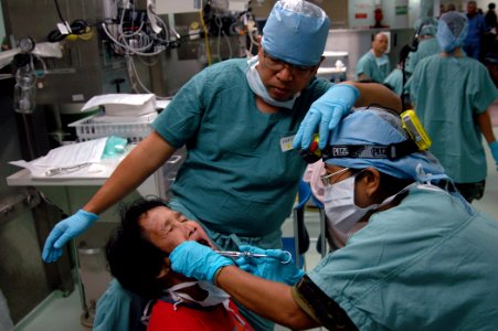 US Navy 060615-N-2832L-052 edical Treatment Facility aboard the U.S. Military Sealift Command (MSC) Hospital Ship USNS Mercy (T-AH 19) photo