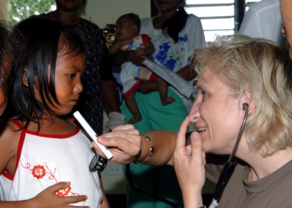 US Navy 060616-N-8391L-110 U.S. Navy Lt. Cmdr. Ronda Bouwens evaluates a child as part of a medical assistance mission deployed from the U.S. Military Sealift Command (MSC) Hospital Ship USNS Mercy (T-AH 19)