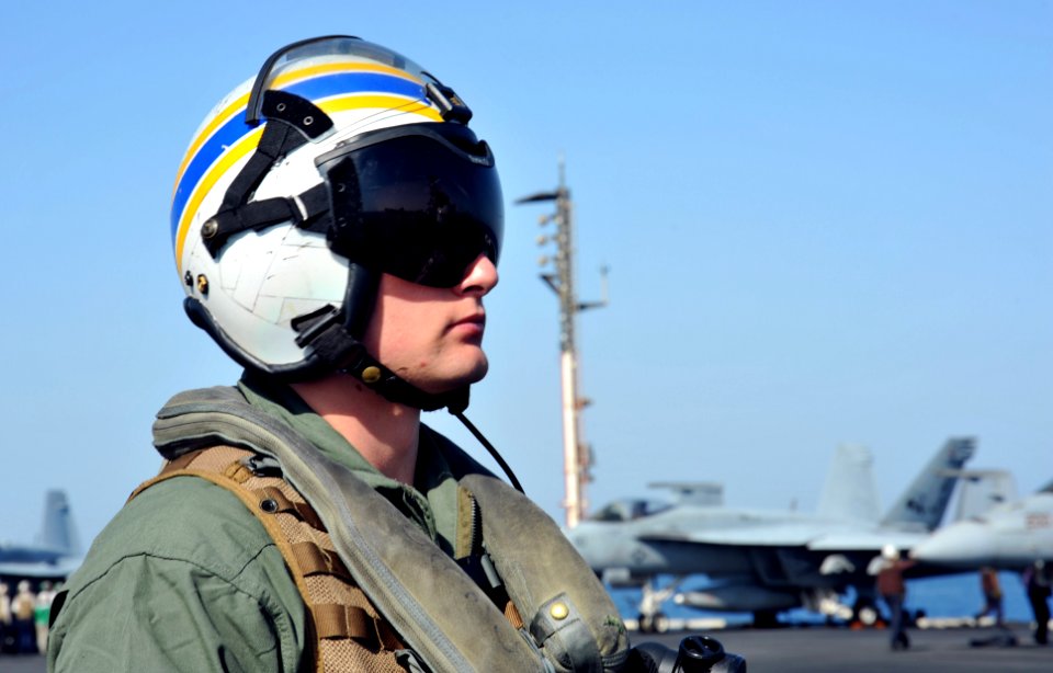 USS George H.W. Bush (CVN 77) 140628-N-CS564-025 (14353929029)