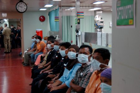 US Navy 060615-N-2832L-017 Patients aboard the U.S. Military Sealift Command (MSC) Hospital Ship USNS Mercy (T-AH 19)