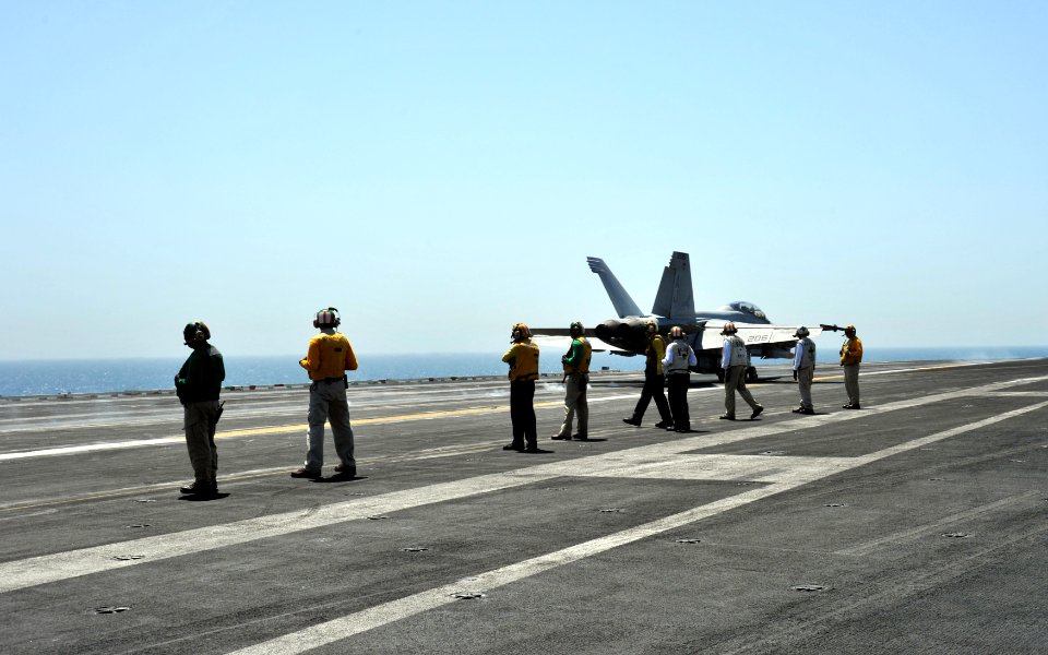 USS GEORGE H.W. BUSH (CVN 77) 140625-N-CS564-020 (14332178467)