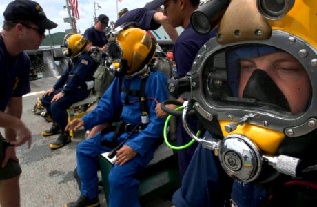 US Navy 060621-N-9851B-004 U.S. Navy and Royal Thai Navy divers prepare for a MK-21 familiarization dive aboard the salvage ship USS Salvor (ARS 52). The training was part of the Thailand phase of exercise Cooperation Afloat Re
