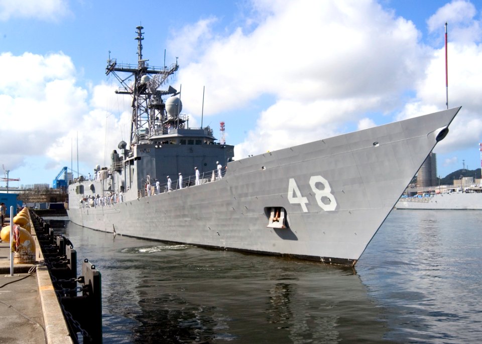 US Navy 060814-N-2716P-018 The guided missile frigate USS Vandegrift (FFG 48) departs the pier for the last time as a homeported vessel of Commander, Fleet Activities Yokosuka, Japan