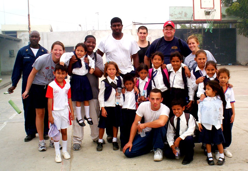 US Navy 060814-N-4040H-004 Sailors from the U.S. Navy frigate USS Halyburton (FFG 40) pose during a lunch break with the children who attend the Jorge Washington School in Manta, Ecuador