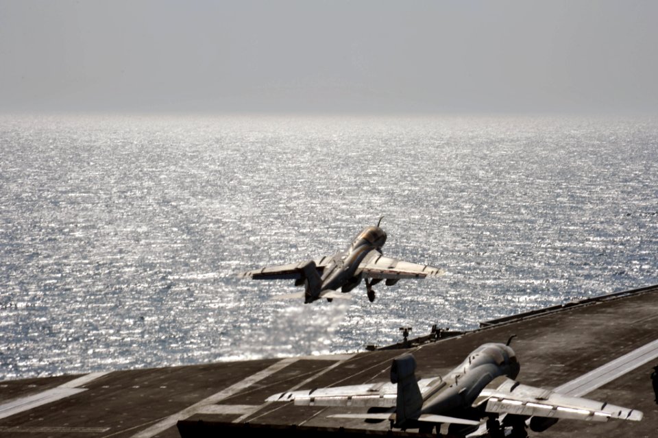 USS George H.W. Bush (CVN 77) 140624-N-CS564-053 (14316130548)