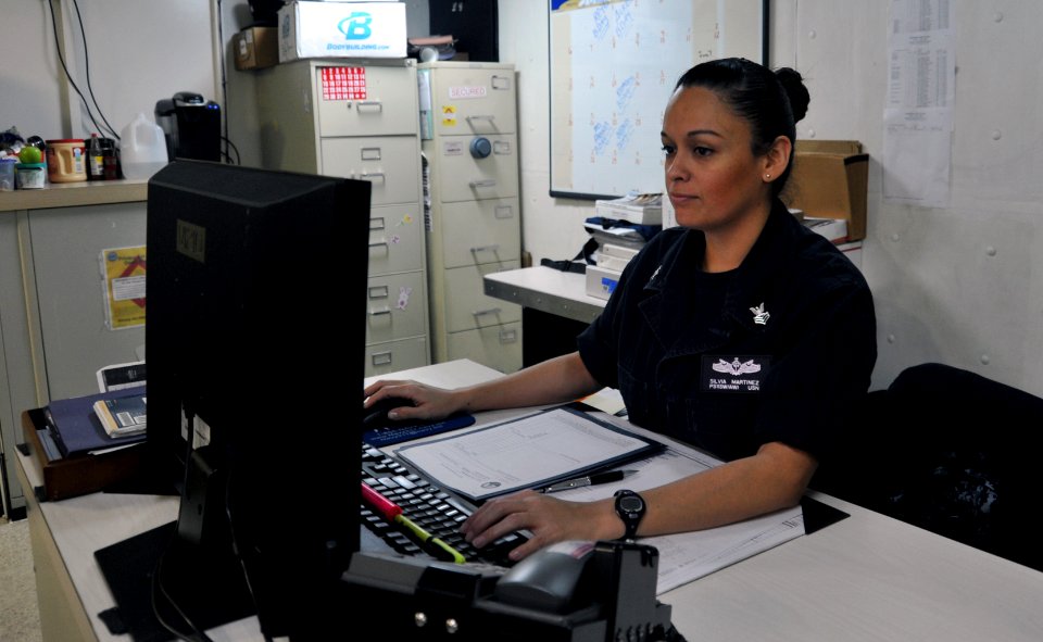 USS George H.W. Bush (CVN 77) 140701-N-CS564-036 (14555866255)