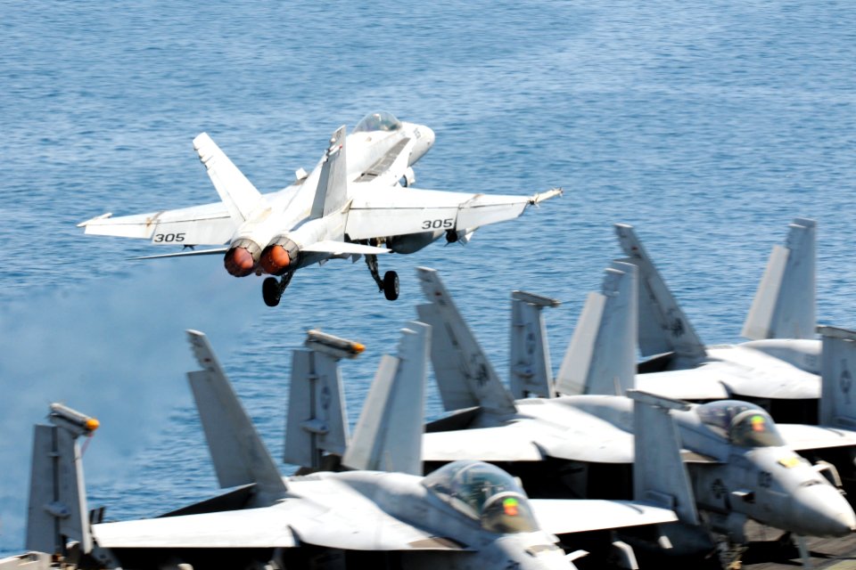 USS George H.W. Bush (CVN 77) 140628-N-CZ979-001 (14517424946)