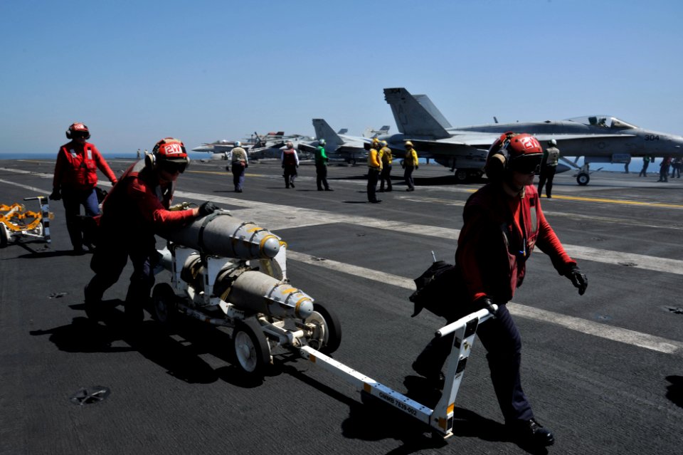 USS GEORGE H.W. BUSH (CVN 77) 140625-N-CS564-023 (14332043368)