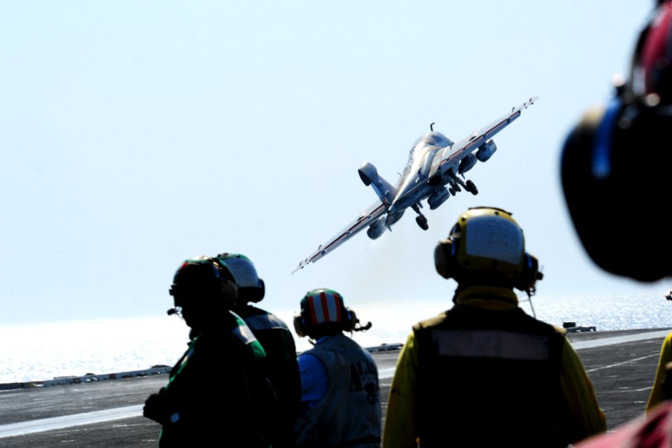 USS GEORGE H.W. BUSH (CVN 77) 140625-N-CZ979-007 (14331959660)