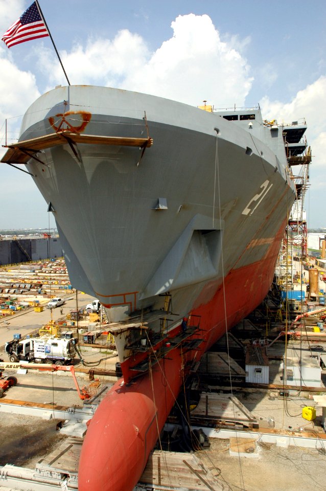 US Navy 060816-N-1928H-244 The amphibious transport dock ship Pre Commissioning Unit (PCU) New York (LPD 21) under construction in Northrop Grumman Ship the shipyard