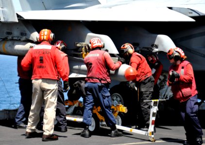 USS GEORGE H.W. BUSH (CVN 77) 140625-N-CS564-001 (14517549902)