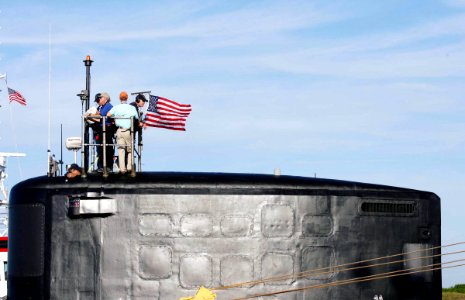 US Navy 060825-N-7441H-014 The Virginia-class attack submarine USS Texas (SSN 775) is guided into port by local tugboats near Port Canaveral