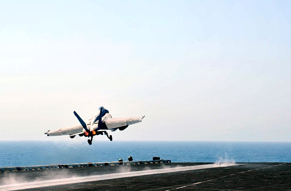 USS George H.W. Bush (CVN 77) 140616-N-CS564-089 (14438292031)