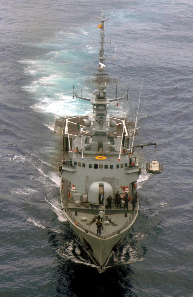 US Navy 060827-N-8298P-103 Ecuadorian naval war ship Corvette BAE El Oro (CM 14) glides through the Pacific Ocean in search of a merchant vessel suspected of carrying illegal goods during exercise PANAMAX 2006