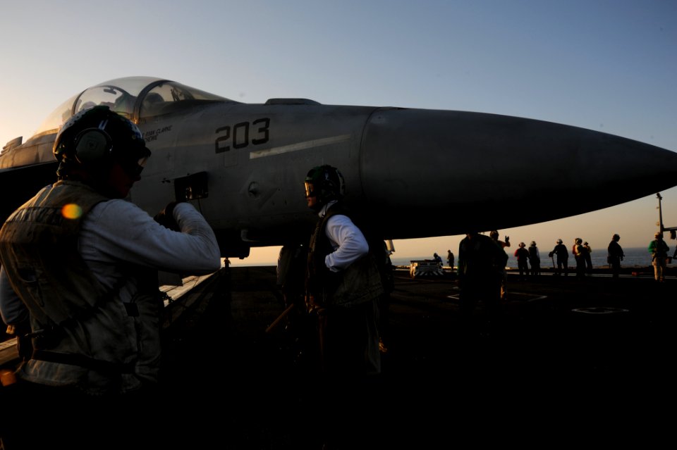 USS George H.W. Bush (CVN 77) 140616-N-EY632-391 (14441634815)