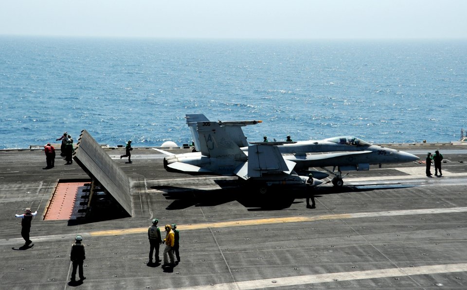USS George H.W. Bush (CVN 77) 140623-N-MU440-339 (14308118309)