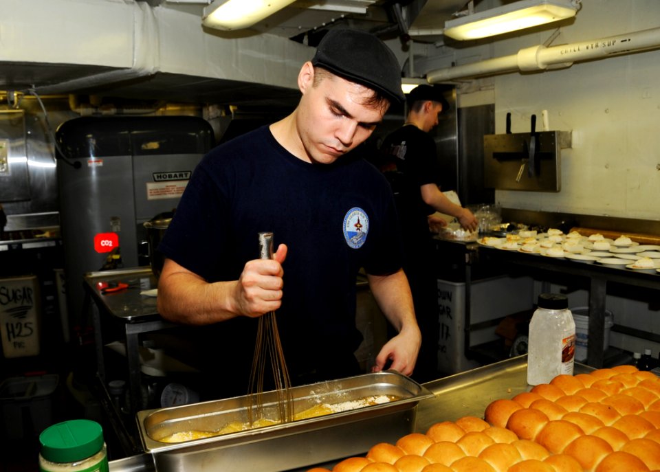 USS George H.W. Bush (CVN 77) 140616-N-MU440-088 (14254976049)