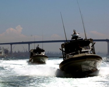 US Navy 060823-N-5148B-009 Sailors assigned Inshore Boat Unit Five Two (IBU-52) train in boat maneuvers while participating in Exercise Seahawk 2006 photo