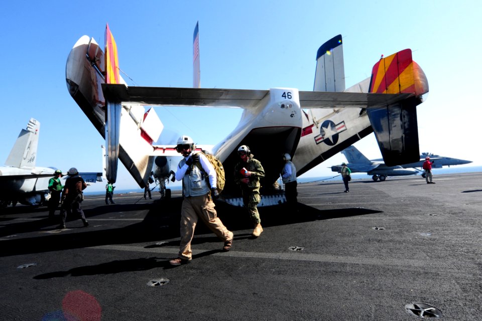 USS George H.W. Bush (CVN 77) 140617-N-CZ979-004 (14301918439)