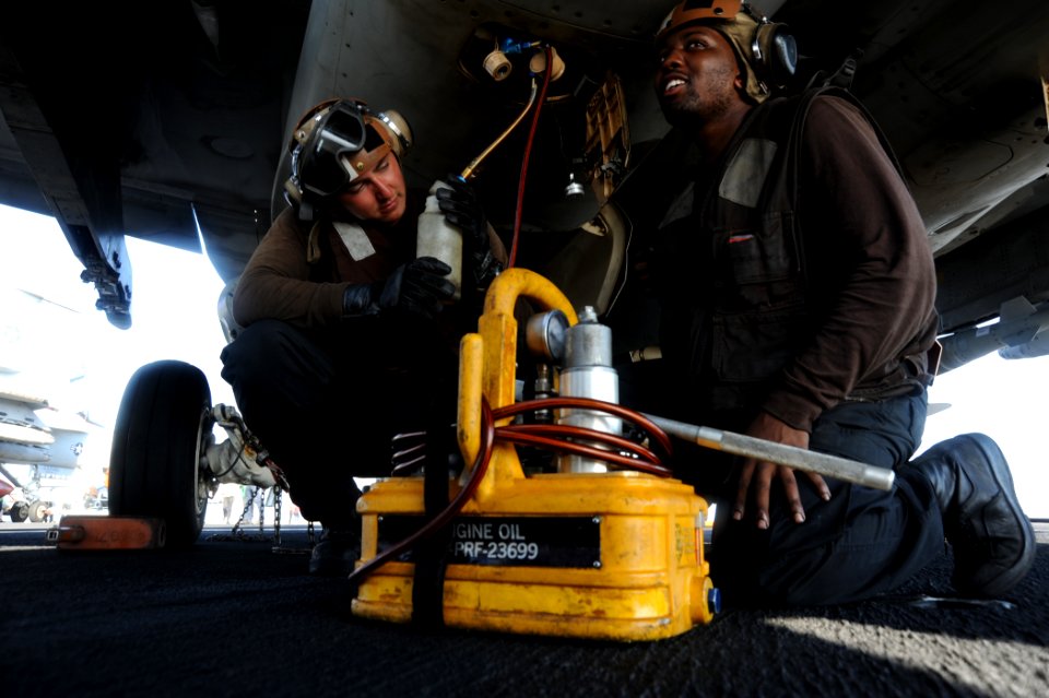 USS George H.W. Bush (CVN 77) 140619-EY632-N-020 (14277954578)
