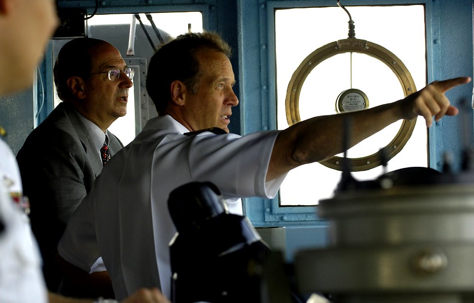 US Navy 060829-N-3642E-003 The Commanding Officer of the guided-missile cruise USS Shiloh (CG 67), Capt. Kevin S.J. Eyer briefs the Secretary of the Navy (SECNAV), the Honorable Dr. Donald C. Winter on the ship's bridge