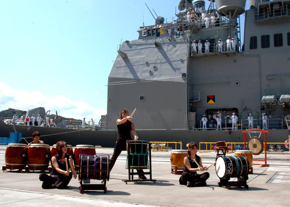 US Navy 060829-N-1332Y-069 A group of Japanese nationals perform taiko, Japanese for great drum, during a welcoming ceremony for the crew of the guided-missile cruiser USS Shiloh (DDG 67)