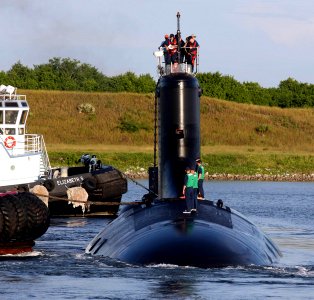US Navy 060825-N-7441H-005 The Virginia-class attack submarine USS Texas (SSN 775) is guided into port by local tugboats near Port Canaveral