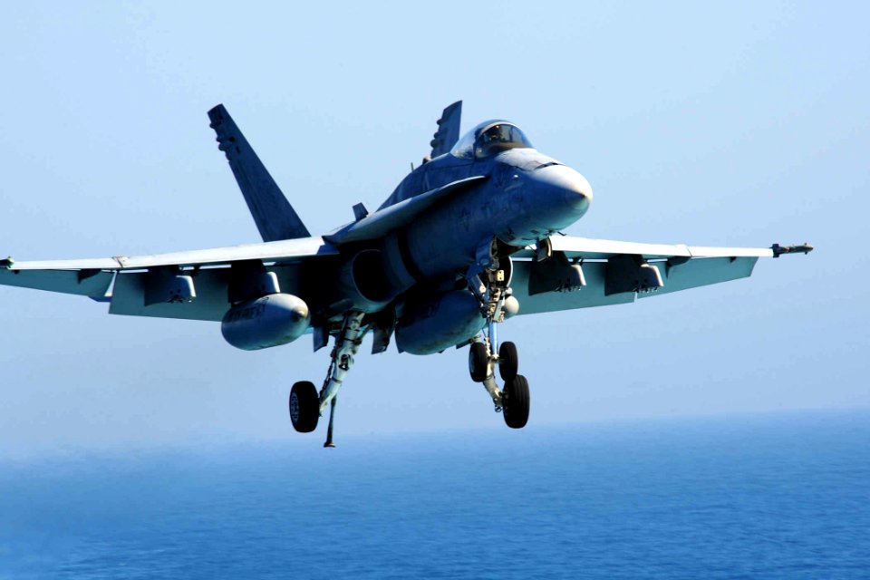 USS George H.W. Bush (CVN 77) 140616-N-CZ979-035 (14255028110)