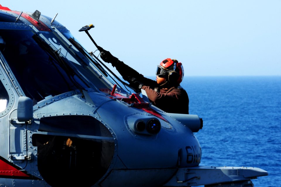USS George H.W. Bush (CVN 77) 140617-N-CZ979-359 (14441467746)