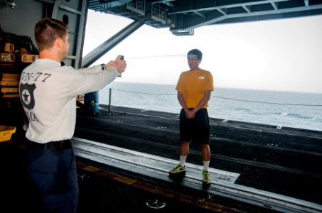 USS George H.W. Bush (CVN 77) 140609-N-CS564-077 (14203176387)