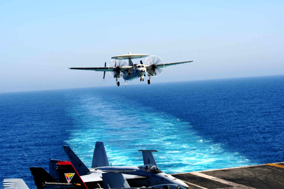USS George H.W. Bush (CVN 77) 140616-N-CZ979-039 (14461812963)