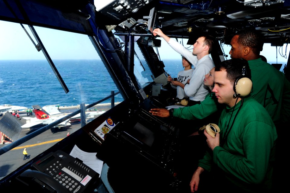 USS George H.W. Bush (CVN 77) 140623-N-CZ979-006 (14494747915)