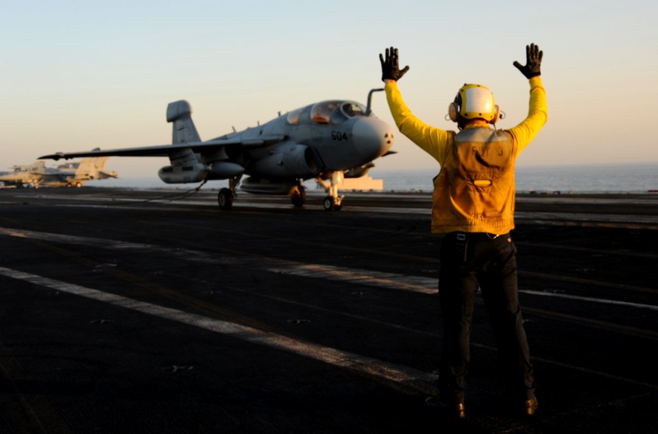 USS George H.W. Bush (CVN 77) 140616-N-EY632-460 (14255019060)